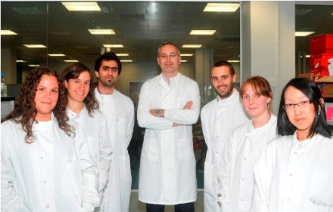 Professor Aras Kadioglu in the laboratory with members of his research group