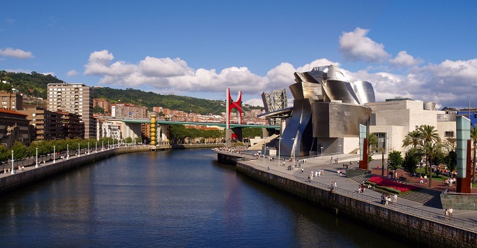 Bilbao River View - Guggenheim Museum. Image by: simonsimages via Wikimedia Commons