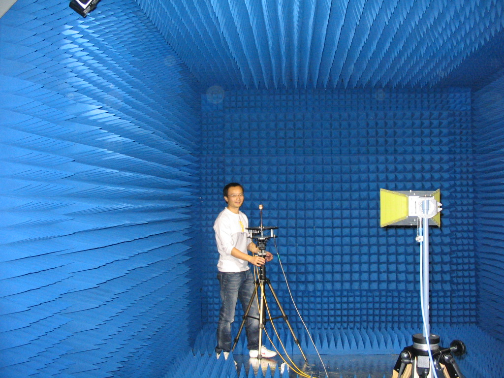 Anechoic chamber for antenna measurements